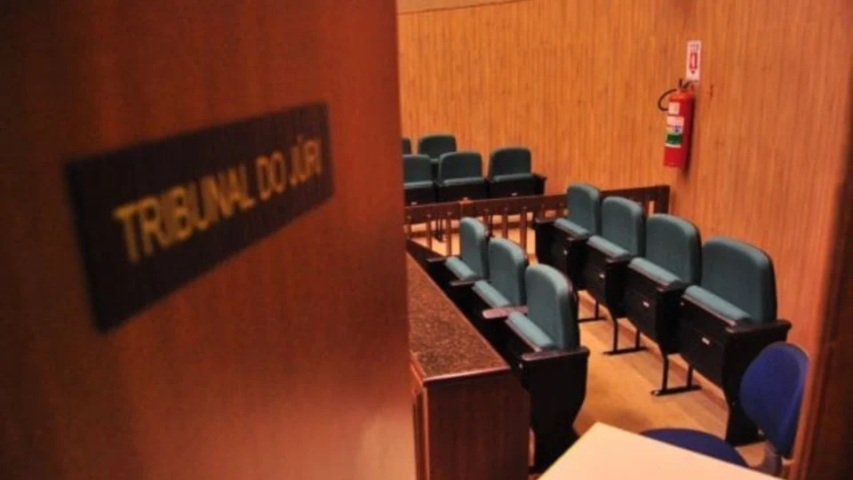 Mulher acusada de mandar matar padrasto que a estuprava é absolvida pelo júri popular, em Roraima