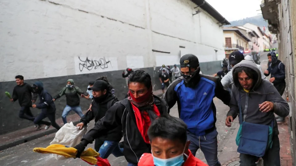 Presidente do Equador declara estado de exceção devido a protestos