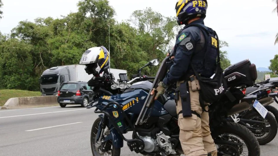 PRF divulga dados do feriadão com menos acidentes e mais mortos