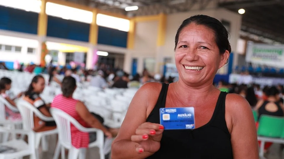 Sete municípios do AM recebem nesta segunda cartão Auxílio Estadual Enchente