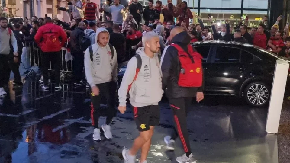 Flamengo já está em Curitiba onde enfrenta Athletico/PR pelas quartas de final da Copa do Brasil