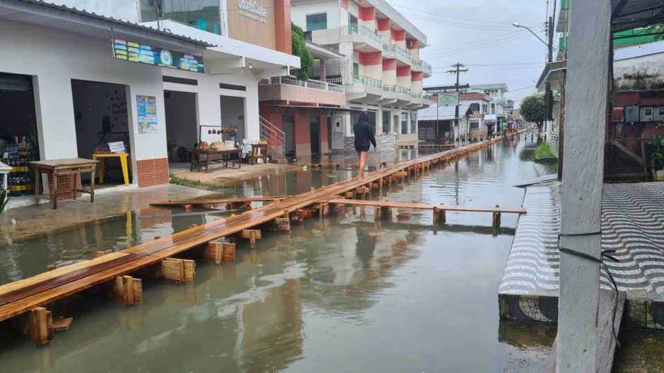 Codajás decreta situação de emergência, e vai a 50 número de cidades afetadas pela cheia no AM