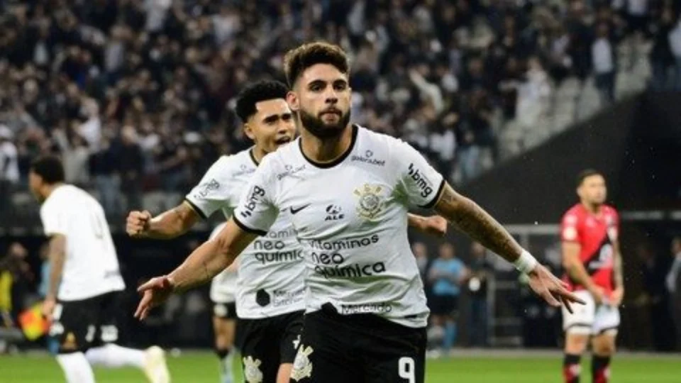 Com hat-trick de Yuri Alberto, Corinthians massacra Atlético/GO por 4 a 1 e vai à semi da Copa do Brasil