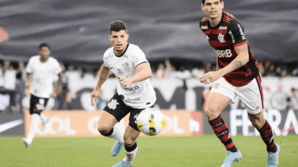 Corinthians bate Flamengo por 1 a 0 com gol contra de Rodinei pelo Brasileirão