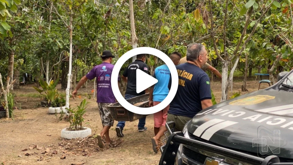 VÍDEO: homem é encontrado boiando no meio do rio com mãos e pés amarrados no Centro de Manaus