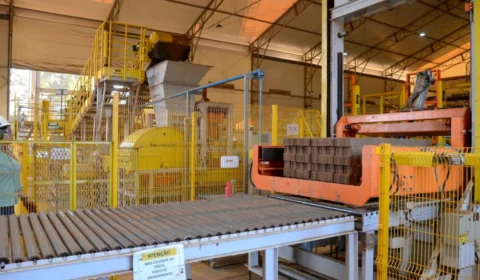 Produção industrial no Brasil sobe 0,6% em julho, aponta IBGE