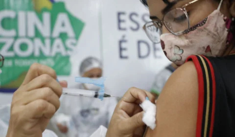 Covid: 4ª dose é liberada para quem tem 18 anos ou mais a partir desta quarta-feira, no AM