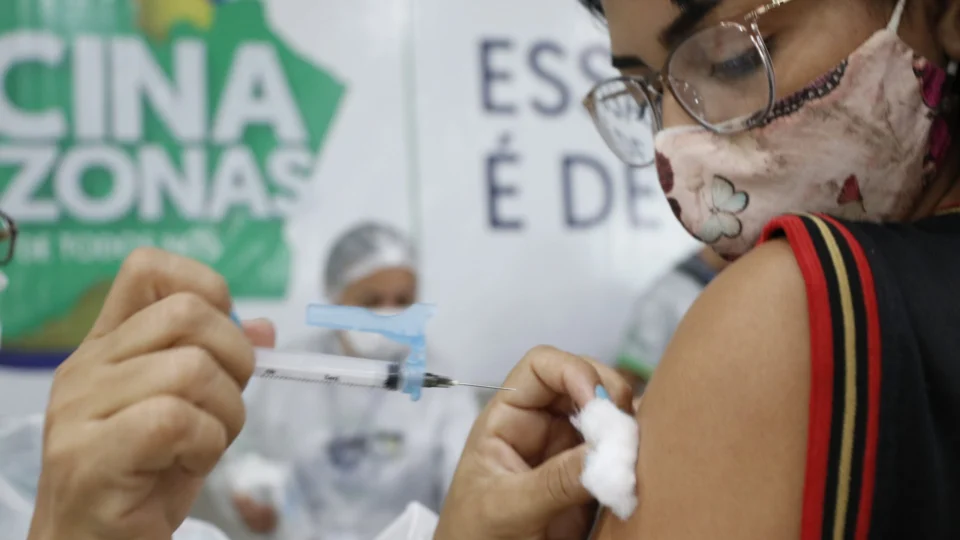 Covid: 4ª dose é liberada para quem tem 18 anos ou mais a partir desta quarta-feira, no AM