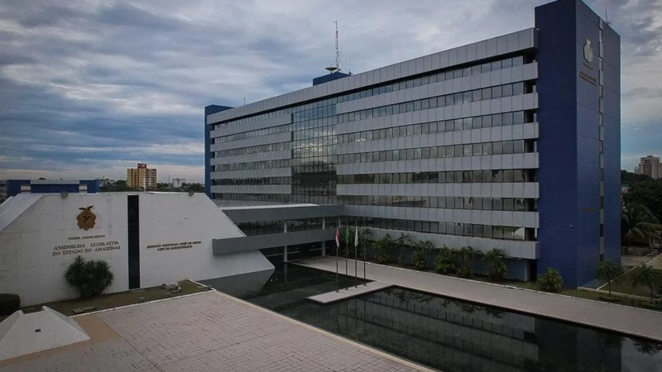 Deputados do AM emitem nota de repúdio sobre violência praticada contra parlamentar em ação de campanha