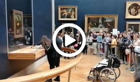 VÍDEO: visitante em cadeira de rodas joga torta no quadro Monalisa, no Louvre
