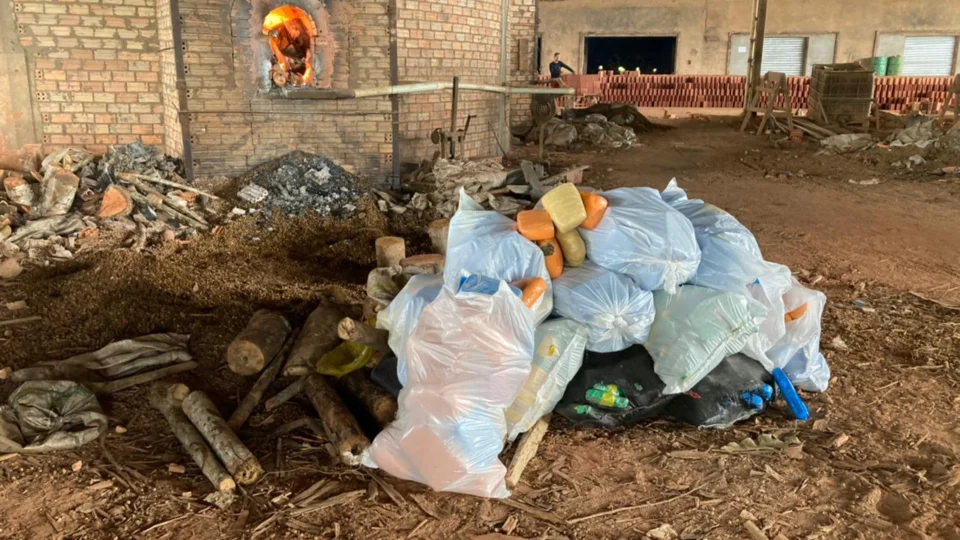 PC-AM incinera mais de 400 quilos de drogas em Tefé