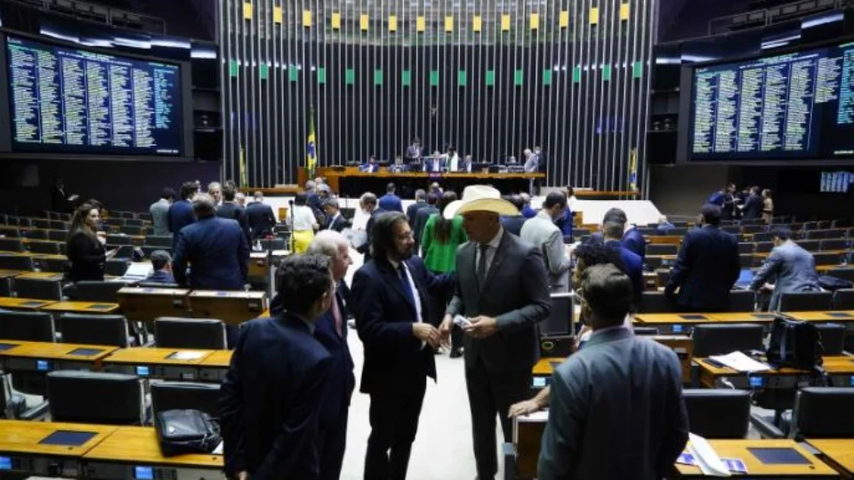 Câmara aprova MP que muda análise de pedidos de benefícios do INSS