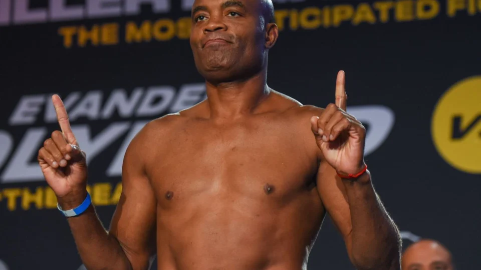 Ex-campeão do UFC Anderson Silva volta aos ringues em outubro