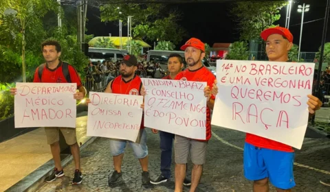 Flamengo chega ao Ceará para duelo pelo Campeonato Brasileiro sob xingamentos e protestos de torcedores