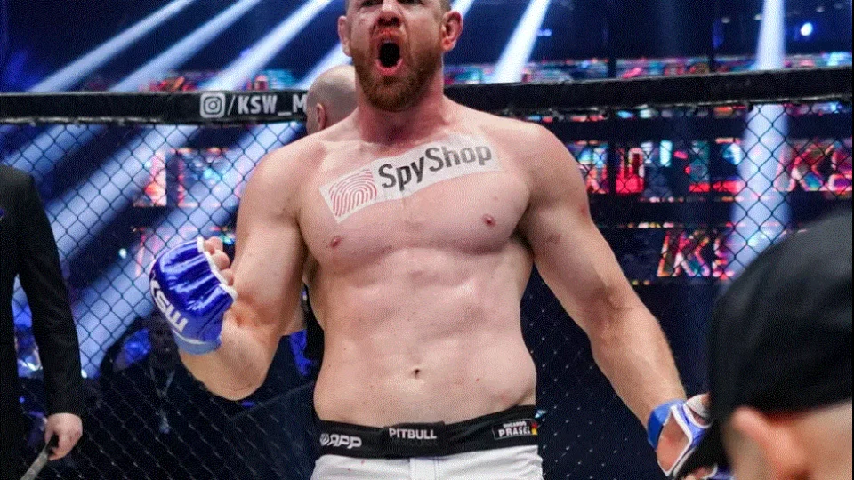 Ex-goleiro brasileiro abandona gramados para estrear em evento polonês de MMA