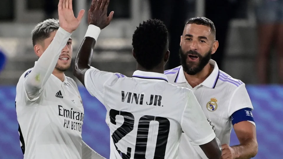 Vinicius Junior e Karim Benzema são indicados pela revista France Football para prêmio Bola de Ouro 2022