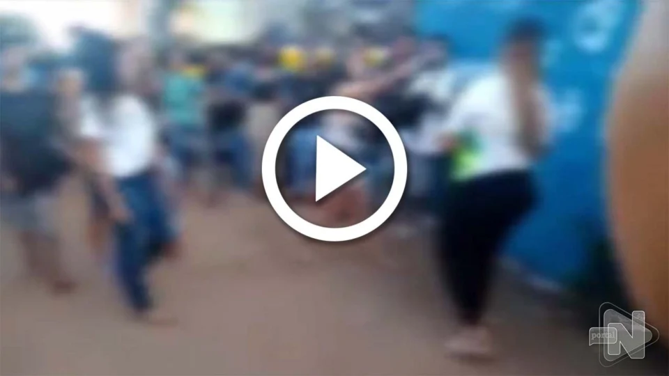 Vídeo: jovem aponta arma para aluna durante discussão em frente de escola no DF