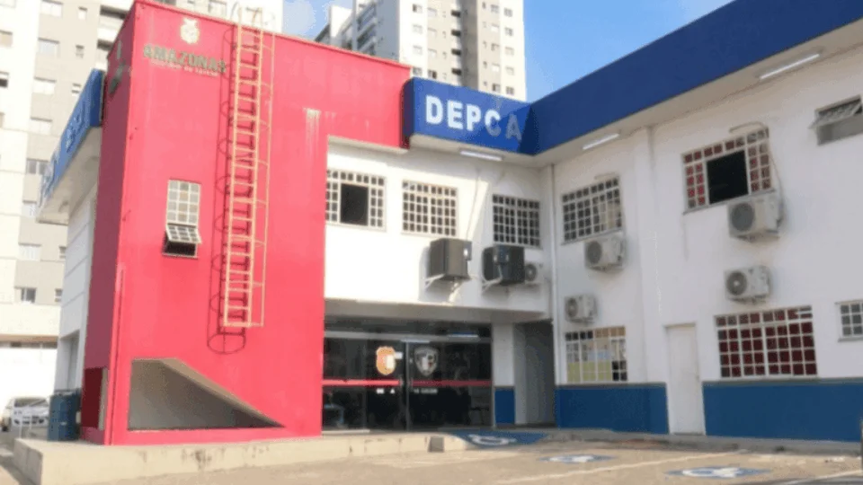 Homem é preso suspeito de abusar sexualmente do colega de escola da filha, em Manaus