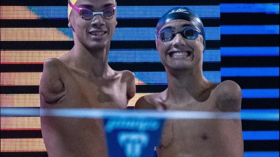 Com braços amputados, brasileiros faturam prata e bronze no Mundial de Natação em Portugal