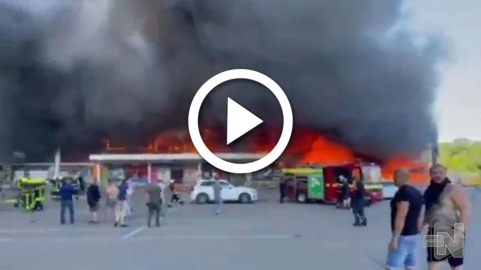 VÍDEO: míssil russo atinge shopping movimentado na Ucrânia e deixa pelo menos 11 mortos, diz autoridade