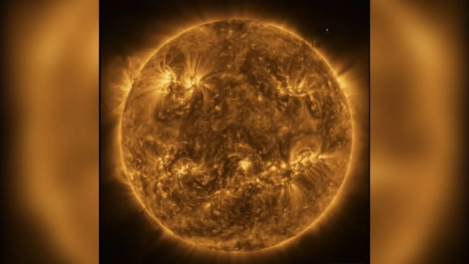 Agência Espacial Europeia divulga fotos do sol com resolução mais alta já feita até hoje