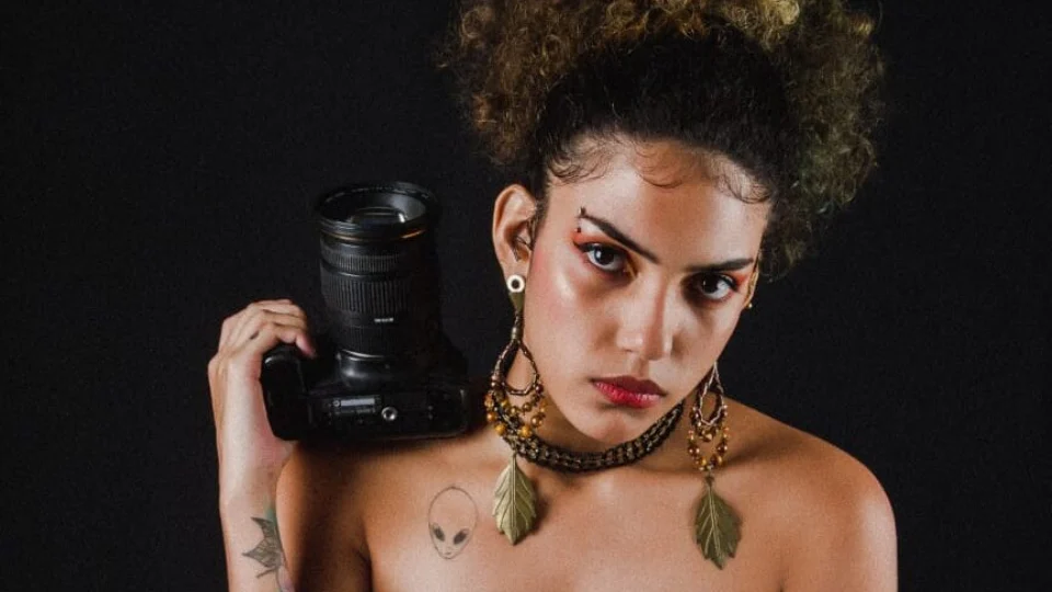 Em Manaus, fotógrafa Hannah Gonçalves lança obras em exposição ‘Escrituras de Luz em Cena’