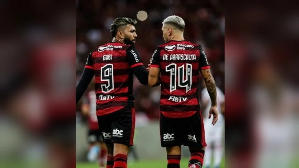 Homem é agredido pela esposa após sugerir que nome do filho seja ‘Gabriel De Arrascaeta’