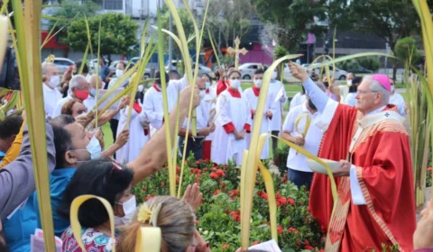 Missa de Ramos reúne fiéis e abre as celebrações da Semana Santa, em Manaus