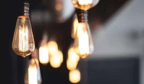 Aneel mantém bandeira verde e país entra no 5° mês sem cobrança extra na conta de luz