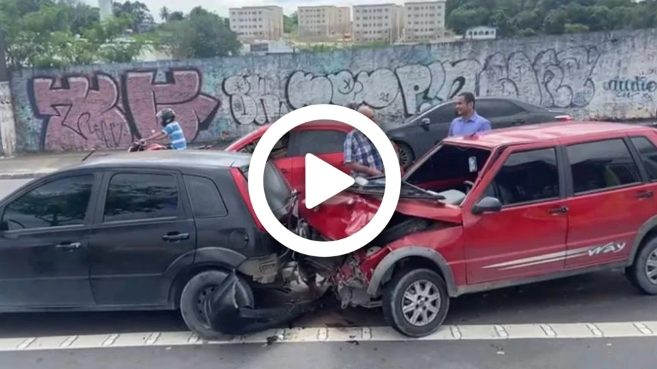 VÍDEO: motorista fica ferido após acidente de trânsito na Torquato Tapajós, em Manaus