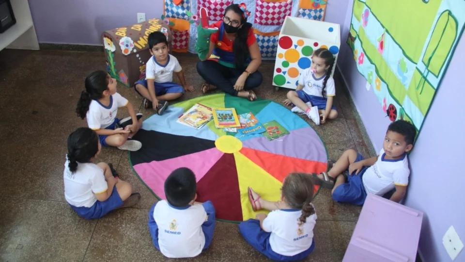 Trezentos professores aprovados no cadastro reserva de concurso da Semed são convocados em Manaus