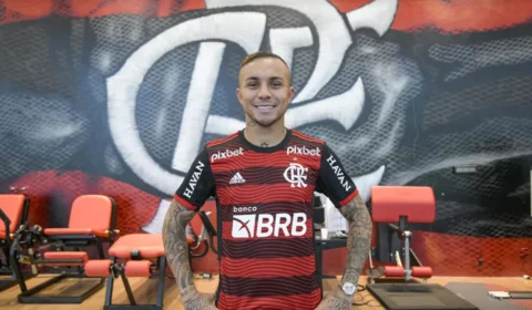 Everton Cebolinha chega ao Flamengo e Bruno Henrique deixa Gávea por lesão e só volta em 2023