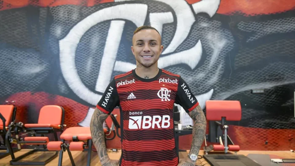 Everton Cebolinha chega ao Flamengo e Bruno Henrique deixa Gávea por lesão e só volta em 2023