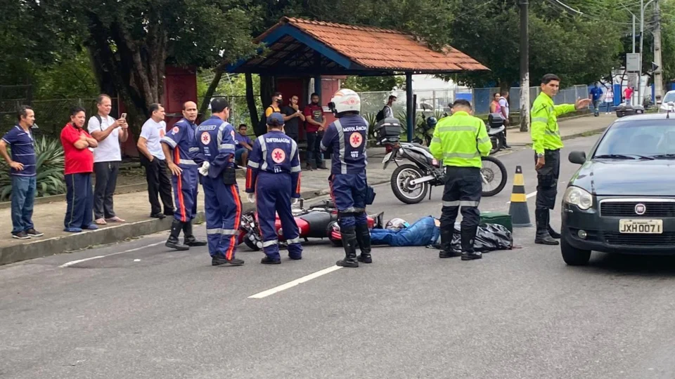 Homem morre esmagado em acidente de trânsito na Avenida André Araujo, em Manaus 