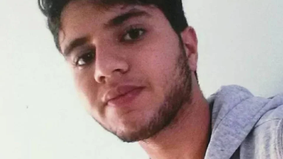 Jovem brasileiro morre sob custódia da imigração nos EUA