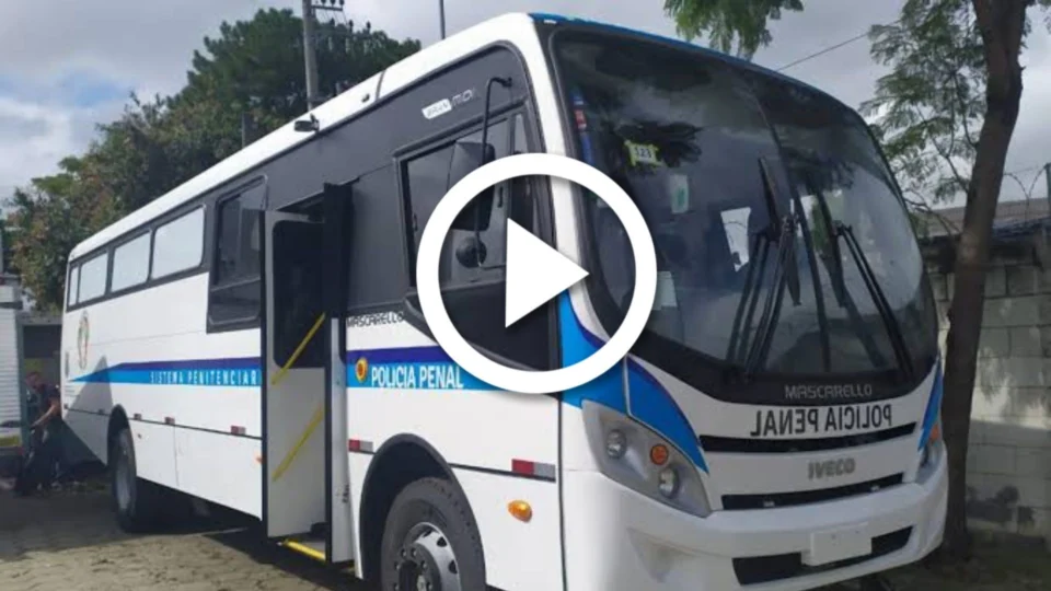 VÍDEO: cinco detentos fogem de penitenciária em Manaus