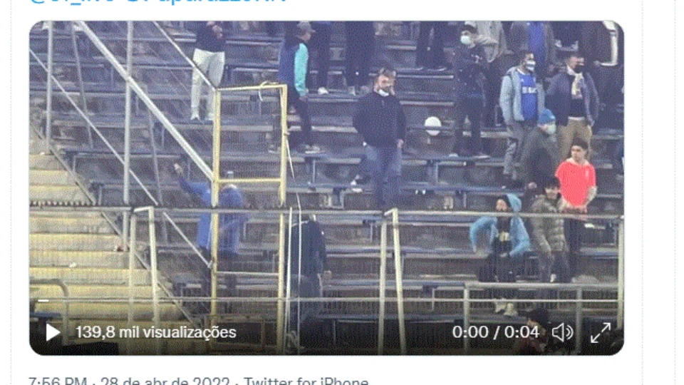 Torcedor chileno comete ato racista em direção à torcida do Flamengo no jogo com Universidad Católica pela Libertadores