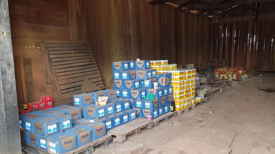 Sefaz-AM apreende bebidas sem nota fiscal e cigarros contrabandeados em Humaitá