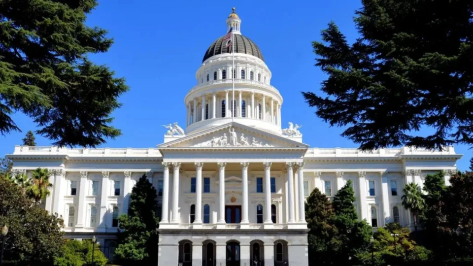 Assembleia Legislativa da Califórnia, nos EUA, debaterá projeto de lei que fixa semana de trabalho de 4 dias
