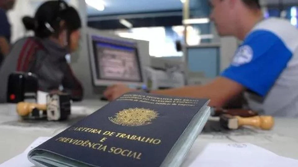 Edital oferta 50 vagas para jovens em busca do primeiro emprego, no Amazonas