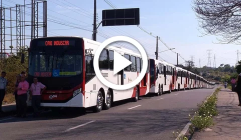 VÍDEO: prefeitura de Manaus entrega 20 novos ônibus