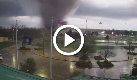 VÍDEO: mais de mil casas ficam danificadas após tornado atingir cidade dos Estados Unidos