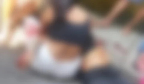 Jovem é executada a tiros enquanto conversava com amigas na calçada, em Manaus