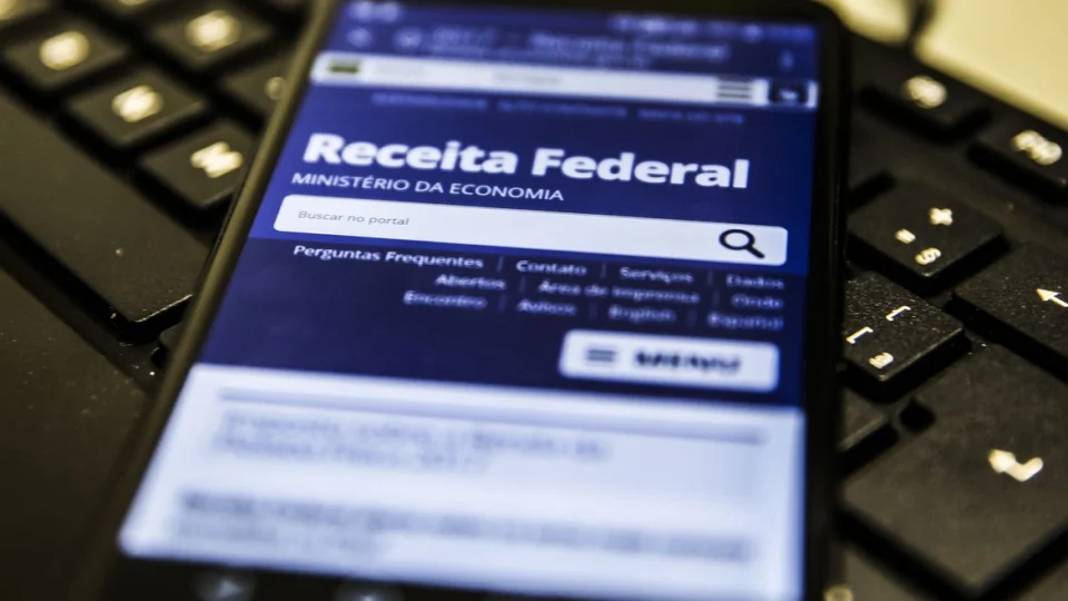 Receita paga nesta sexta-feira lote residual de restituição do IRPF