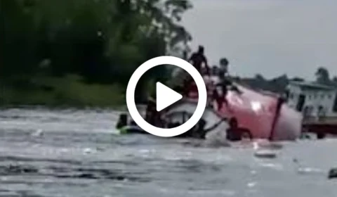 VÍDEO: veja o momento dos resgates de 25 pessoas que estavam a bordo de embarcação que naufragou no Pará
