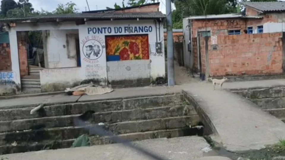 Jovem é perseguido e morto a tiros em rip-rap na Zona Oeste de Manaus