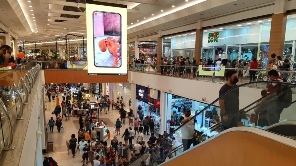 Vestuário e perfumaria devem movimentar 64% das vendas para o Dia dos Pais 2022, em Manaus