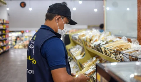 Mais de 30 Kg de produtos em condições inadequadas são recolhidos pelo Procon-AM