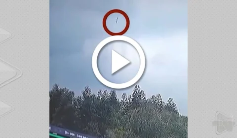 VÍDEO: agência divulga suposto vídeo do avião com 132 pessoa caindo na China