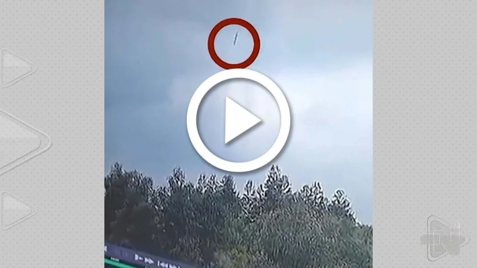 VÍDEO: agência divulga suposto vídeo do avião com 132 pessoa caindo na China